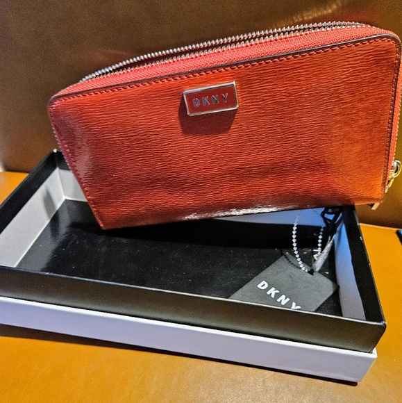 [NWT] DKNY Women's Wallet - Picture 9 of 16